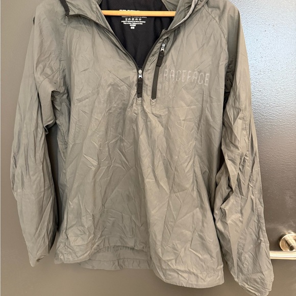 Race Face M EUC nylon lightweight biking Jacket with Hood and Quarter-Zip Design - Picture 7 of 16